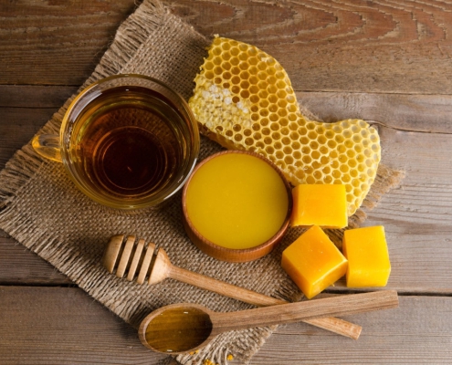 فواید موم طبیعی عسل برای پوست ۵