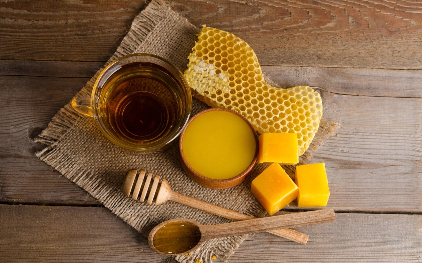 فواید موم طبیعی عسل برای پوست ۵